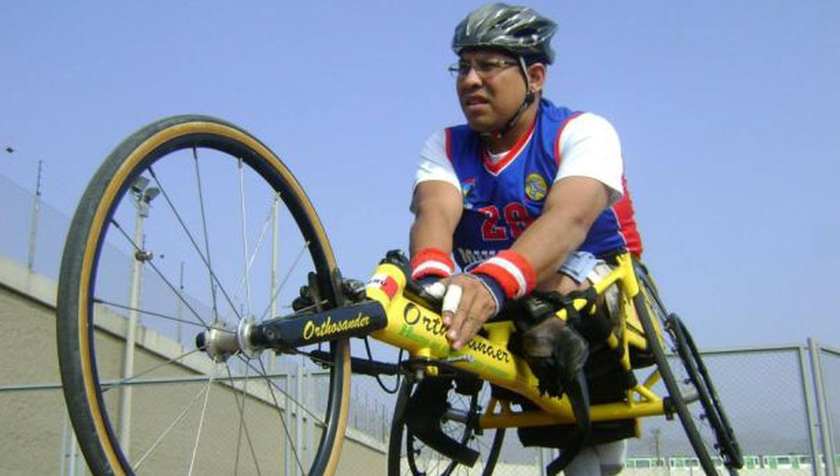 Carlos Benavente, destacado velocista en silla de ruedas. Ha representado al Per&uacute; en competencias internacionales. (Foto: Facebook &quot;La prueba de un campe&oacute;n&quot;)