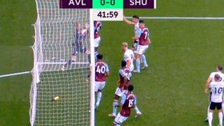 Indignación en la Premier League: ingresaron al arco el portero y el balón pero el árbitro no cobró gol