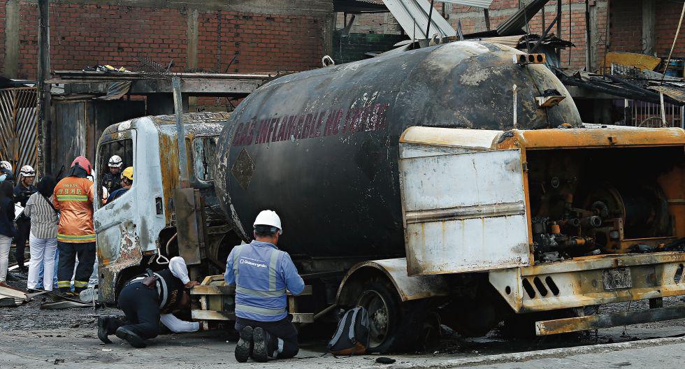 Tras pasar por un desnivel demasiado alto, el camión, que iba con la válvula del tanque abierta, sufrió una fuga incontrolable de gas. (Gonzalo Córdova)