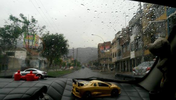 Conducir bajo la lluvia o sobre vías húmedas siempre implica asumir riesgos, como la pérdida de visibilidad, por ejemplo. (Foto: Ana Lázaro)