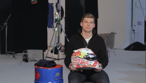 Para esta temporada, el casco de Max Verstappen lucirá un predominio del color blanco. (Foto: YouTube).