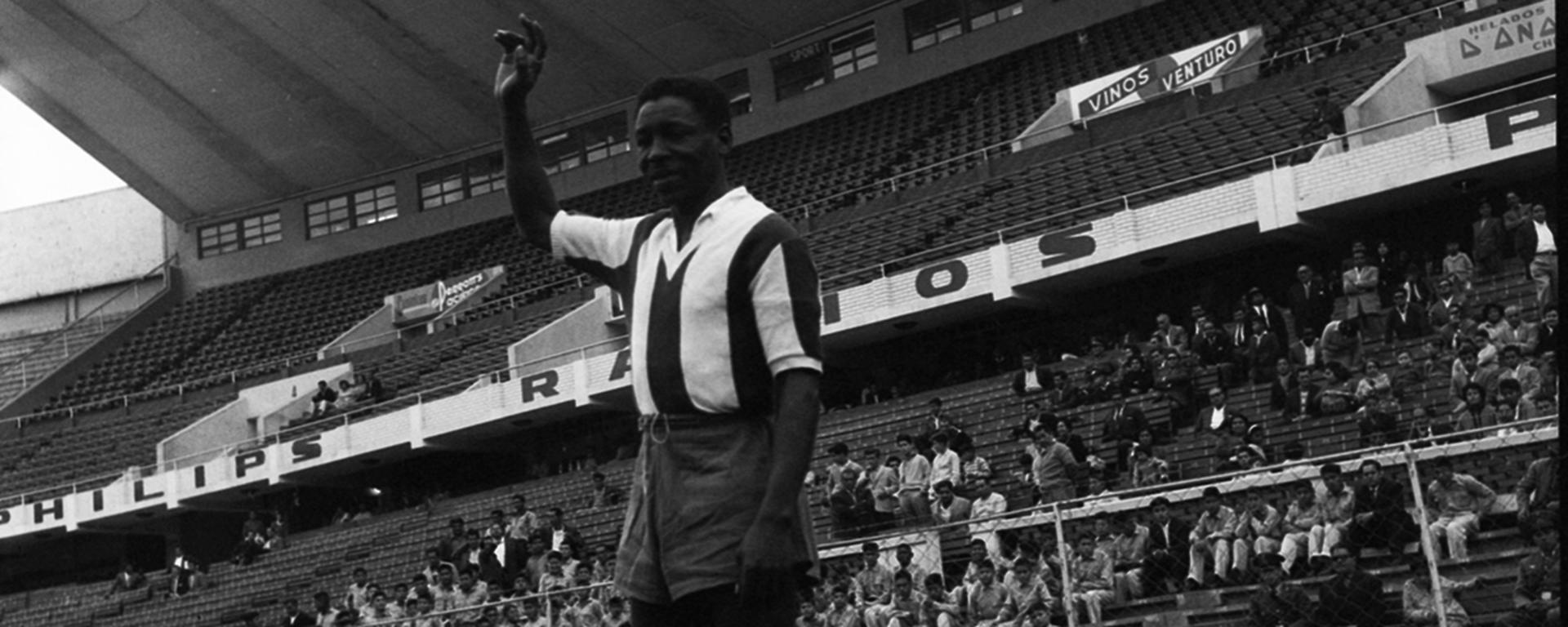 Cornelio ‘Chocolatín’ Heredia: el día de su emotiva despedida del fútbol en 1961 en un Estadio Nacional semivacío | FOTOS