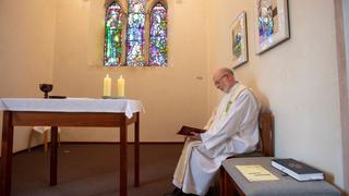 Irlanda: El sacerdote confinado en solitario en una isla sagrada por la pandemia de COVID-19