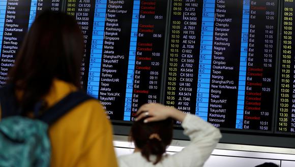 Aerolíneas han pedido a sus viajeros que pospongan cualquier tipo de viaje desde Hong Kong que no sea esencial. (Reuters)
