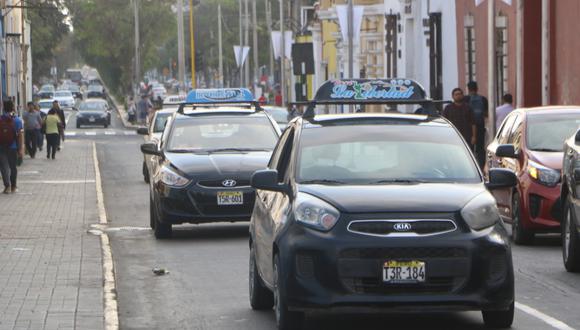 En Trujillo hay empresas 70 empresas que tienen desde 200 hasta 900 vehículos de taxi. (Johnny Aurazo)
