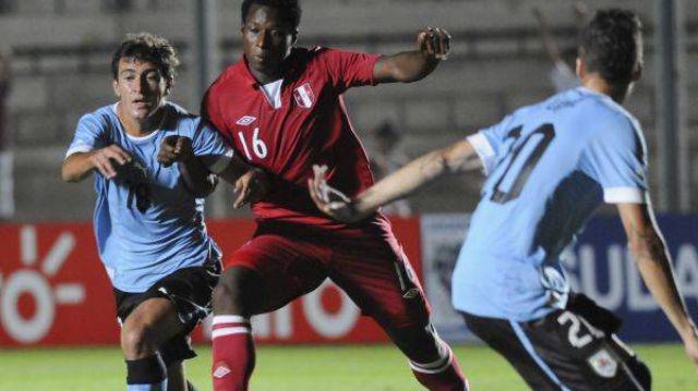 Espinoza jugaba de zaguero central y se caracterizaba por su buen juego aéreo. (Foto: GEC)