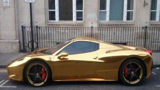 Ferrari de oro ilumina Londres