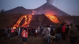 La lava del volcán Pacaya amenaza con sepultar a la localidad de Patrocinio en Guatemala