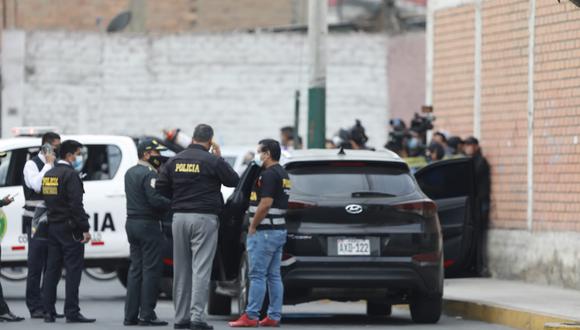 La PNP interrogó a algunos asistentes para intentar ubicar a los responsables del hecho. (Foto referencial: César Bueno @photo.gec)