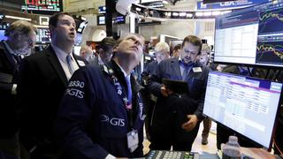 Wall Street abre en verde tras su peor semana desde 2008 por el coronavirus 