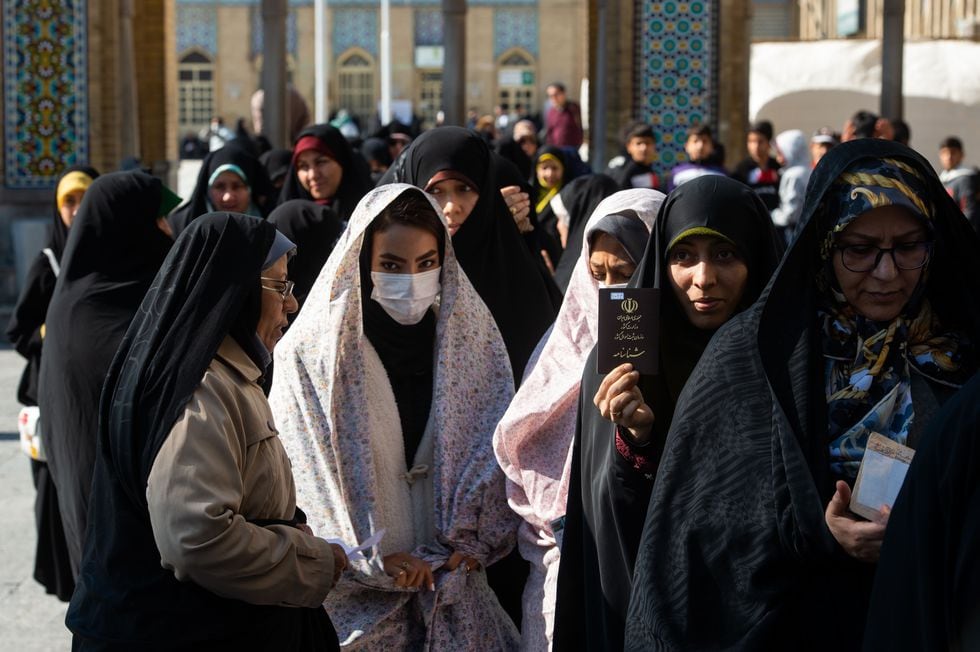 Irán anunció el viernes 13 nuevos casos de contagio y la muerte de otras dos personas, para un balance total de cuatro decesos y 18 el de infectados. La mayoría de casos en la ciudad de Qom (150 km al sur de Teherán). (Foto: Bloomberg).