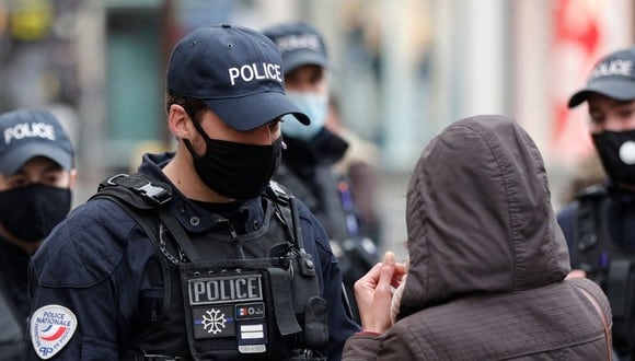 La Policía francesa intervino al anciano. Se desconoce la sanción que recibirá. (Foto: GEOFFROY VAN DER HASSELT / AFP)