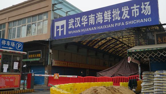 En el mercado mayorista de mariscos Huanan, en Wuhan, se habría originado el coronavirus. (Foto: AP).
