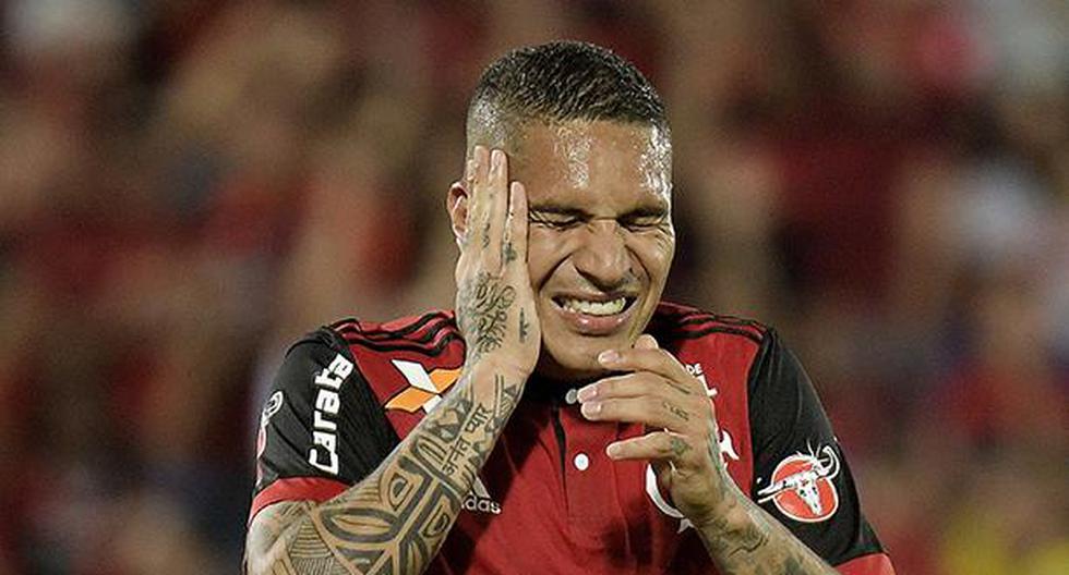 La posible lesión de Paolo Guerrero sufrida este jueves en el Flamengo cruzó el continente sudamericano. Desde Nueva Zelanda informaron sobre una posible ausencia del capitán de Perú en el repechaje. (Foto: Getty Images)