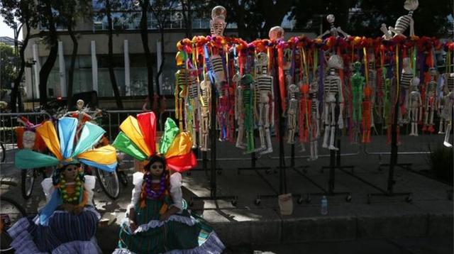 México: James Bond inspira un desfile del Día de los Muertos - 4