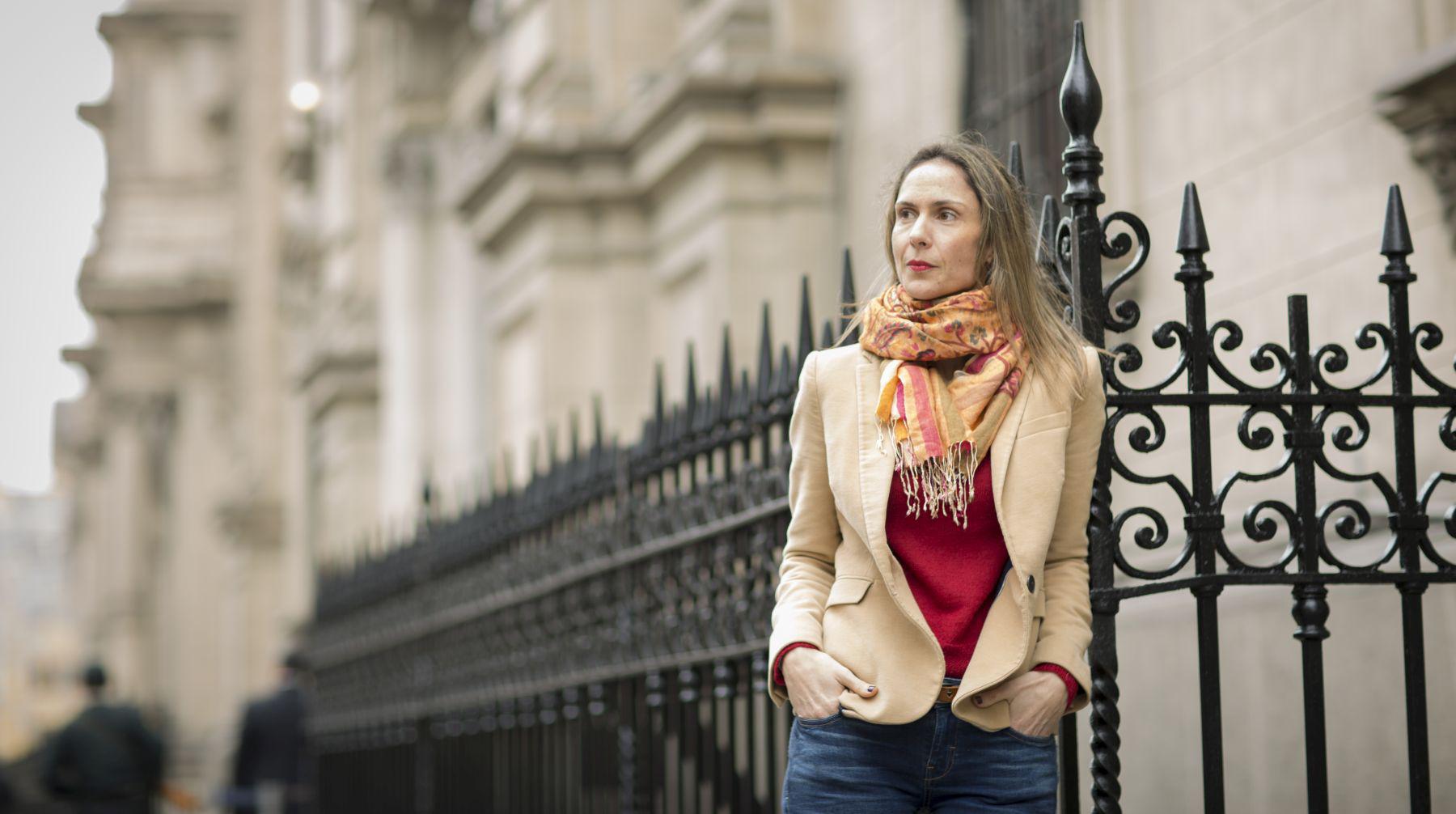Tras seis entrevistas con el presidente Vizcarra y horas de diálogos con su círculo cercano, Rafaella León construye el retrato más humano del mandatario. (Foto: El Comercio)