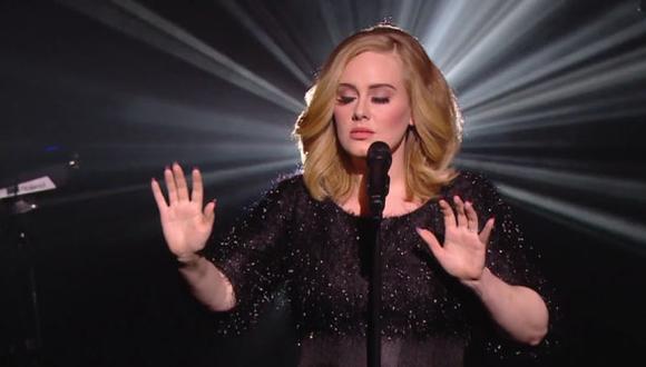 Adele volvió a los escenarios tres años después y fue increíble
