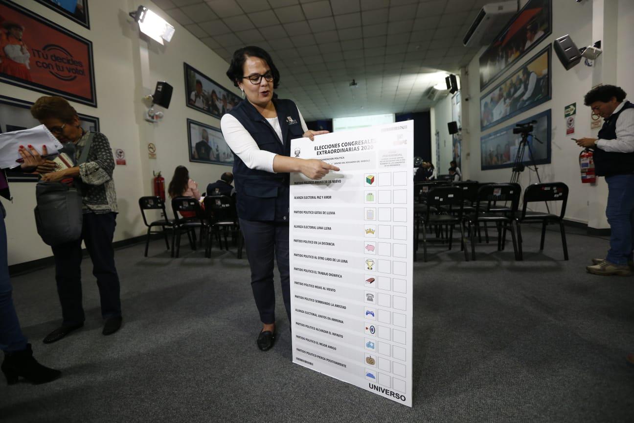Presentación del modelo de cédula de votación. (Foto: Francisco Neyra/ GEC)