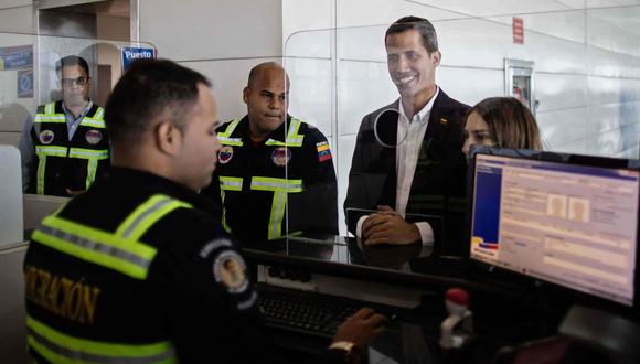 Juan Guaidó regresa a Venezuela: el presidente encargado reveló cómo fue su paso por migraciones en Maiquetía. (AFP).