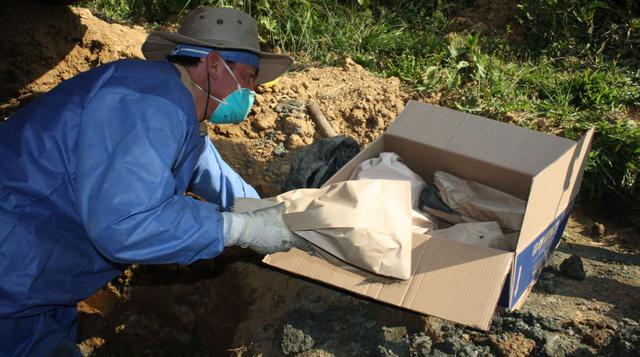 Así se exhumaron restos humanos en la selva de Junín [Fotos] - 2