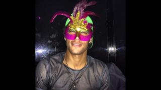 Neymar celebra el carnaval de Brasil lejos de su país
