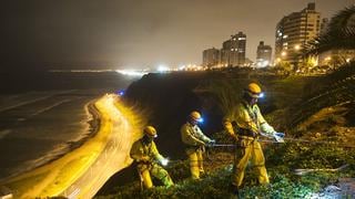 Costa Verde: expertos trabajan en acantilados a medianoche