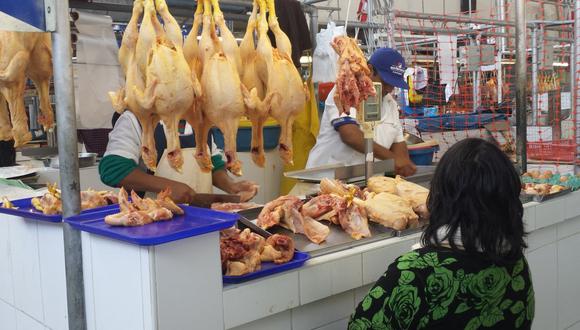 Precio del pollo sube en mercados y afecta a la economía familiar, según expertos. (FOTO: GEC)