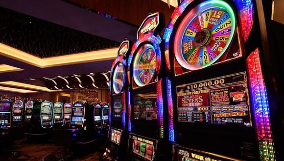 Tragamonedas del casino del MGM National Harbor, local en el que la estadounidense Cynthia Obie ganó su premio. (Foto: AFP)