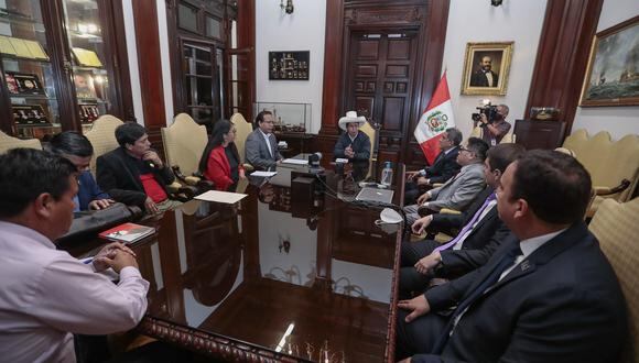 El mandatario Pedro Castillo volvió a reunirse con representantes de diversos partidos por segundo día consecutivo. (Foto: Presidencia Perú)