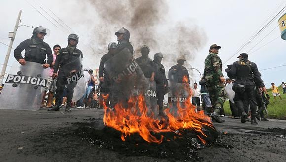 El conflicto se torn&oacute; violento el martes 25 de agosto, cuando autoridades y organizaciones locales de Iquitos y de la regi&oacute;n Loretoacataron un paro para exigir al Gobierno que Petro-Per&uacute; opere el lote 192. (Foto: El Comercio/Miguel B