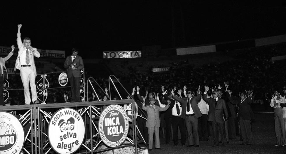 Lima, 20 de febrero de 1978. El predicador evangelista Yiye Ávila se presentó en el estadio 'grone' de Matute ante miles de creyentes que buscaban sanar de sus males. (Foto: GEC Archivo Histórico)