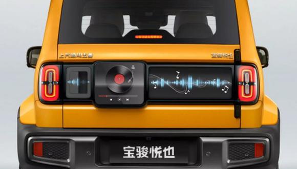 Baojun Yep: ¿por qué este SUV eléctrico tiene un “televisor” en su portón trasero?