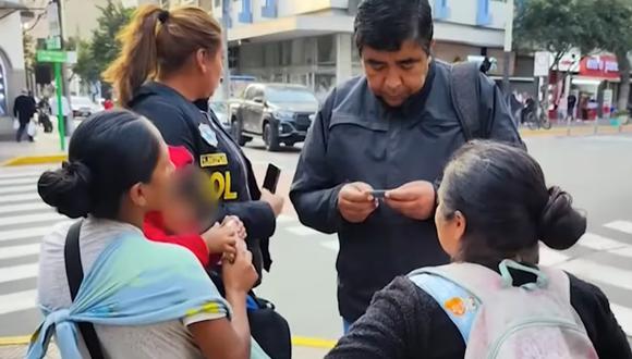 Ocho mujeres fueron intervenidas por presuntamente usar a sus hijos para pedir limosnas a turistas en Miraflores. (Foto: Captura/Panamericana Televisión)