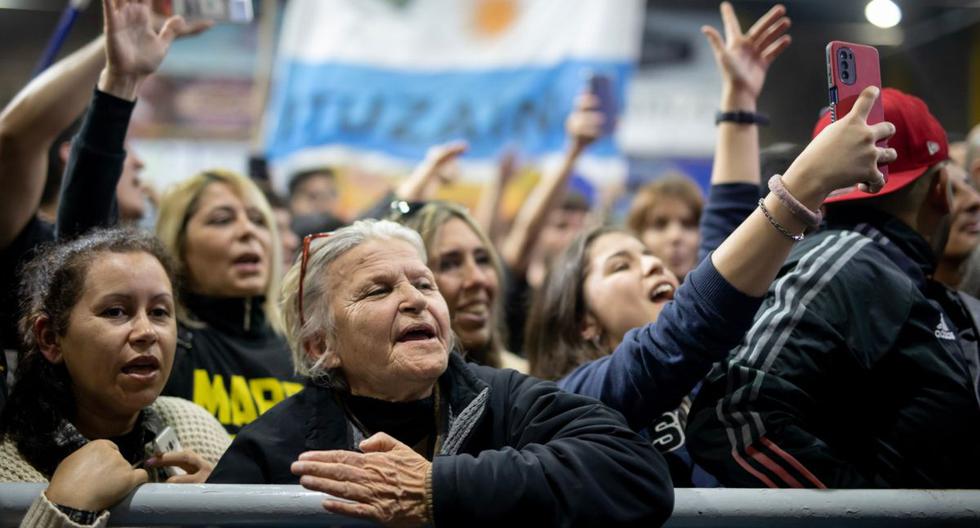 Asistentes durante un acto de campaña con Javier Milei, candidato presidencial argentino, en Buenos Aires, Argentina, el miércoles 7 de junio del 2023. (Foto: BLOMBERG)