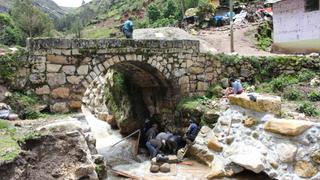 Pobladores repararon histórico puente con sus propios recursos