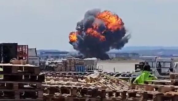 Esta sábado, un caza F18 del Ejército del Aire de España se estrelló durante unas prácticas. (Foto: Captura video Twitter)