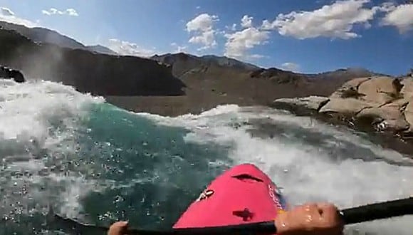 Dane Jackson bajó un poco más de 40 metros con su kayak. El impresionante registro audiovisual se volvió viral. (Foto: Captura)