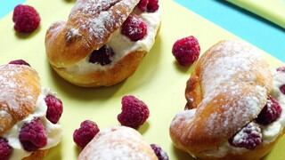 Croissant de chantilly y frambuesas