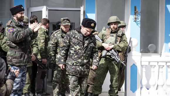 Presidente de Ucrania da ultimátum de 3 horas a tropas rusas