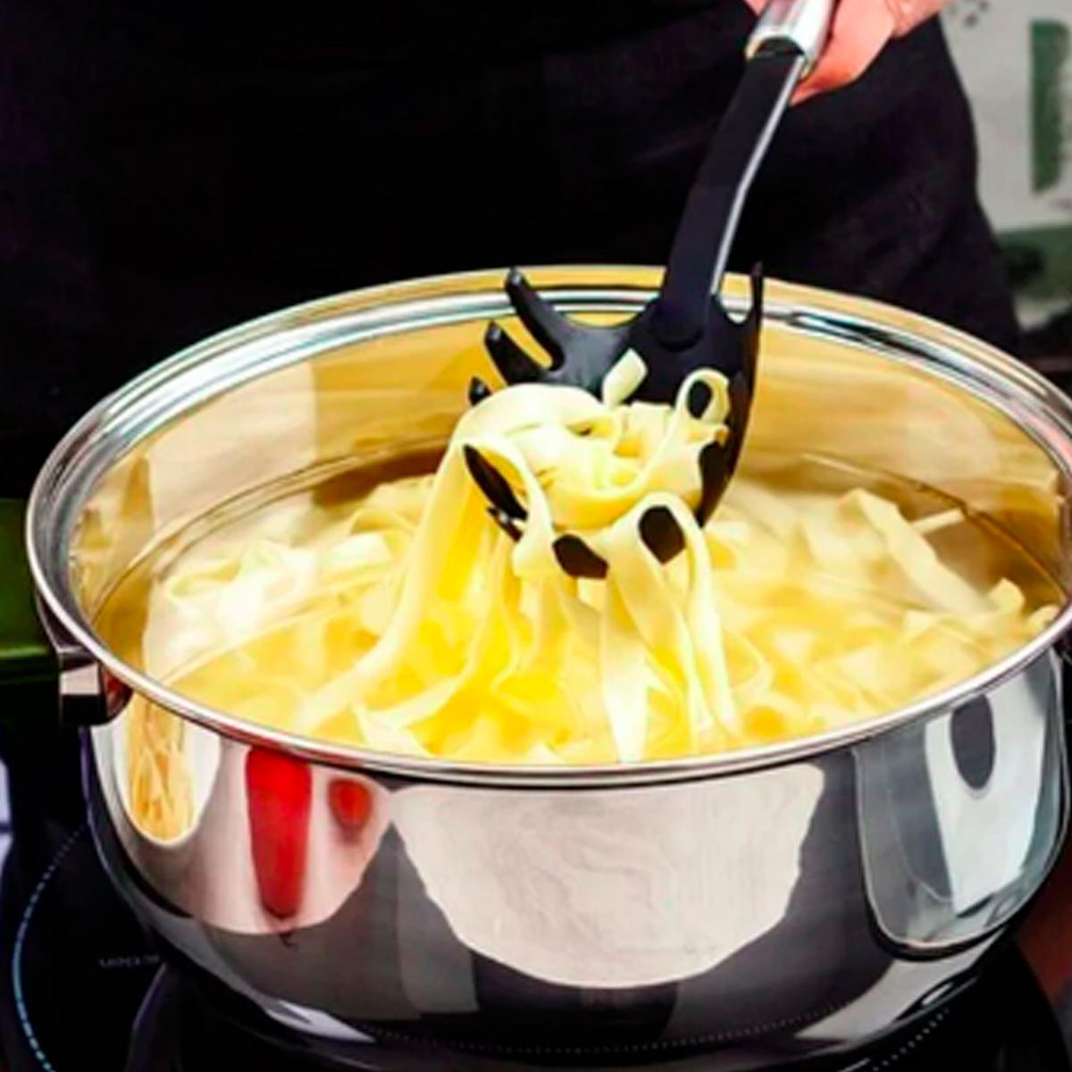 Para qué sirve el agujero de la cuchara para espaguetis? Esta es la  verdadera razón