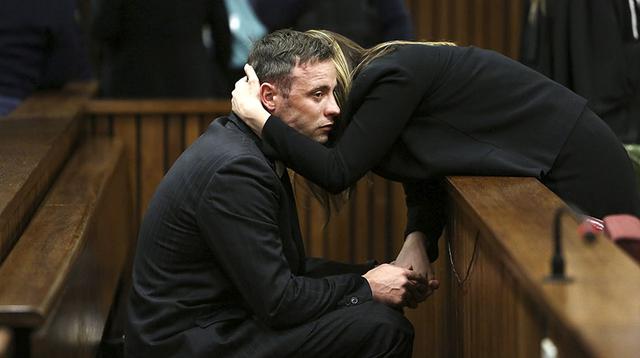 Oscar Pistorius caminó sobre sus muñones ante la jueza - 4