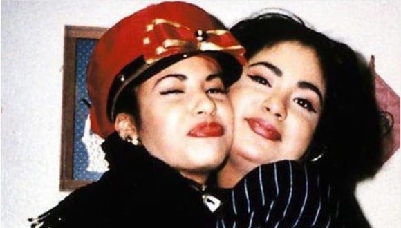 Selena y su hermana Suzette Quintanilla eran muy unidas, ambas formaron parte del grupo musical Los Dinos (Foto: Getty Images)