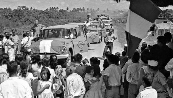 En 1968, el presidente Fernando Belaunde Terry recorri&oacute; la carretera Marginal de la Selva, cuya construcci&oacute;n hab&iacute;a iniciado a&ntilde;os atr&aacute;s. En la foto, conduce por el tramo entre Moyobamba y Juanju&iacute; (San Mart&iacute;