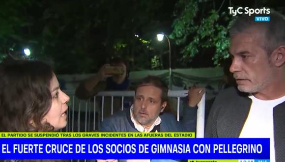 Hincha de Gimnasia de La Plata encaró a Gabriel Pellegrino en los exteriores del estadio Juan Carmelo Zerillo. (Foto: Captura TyC Sports)
