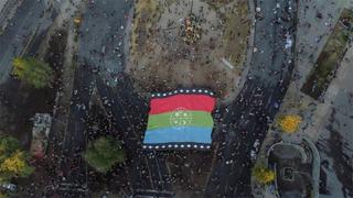 Qué significa la bandera mapuche con la que muchos celebraron la victoria del “Apruebo” en el plebiscito en Chile