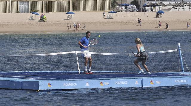 Dimitrov y Bouchard jugaron tenis en el mar de Acapulco - 1