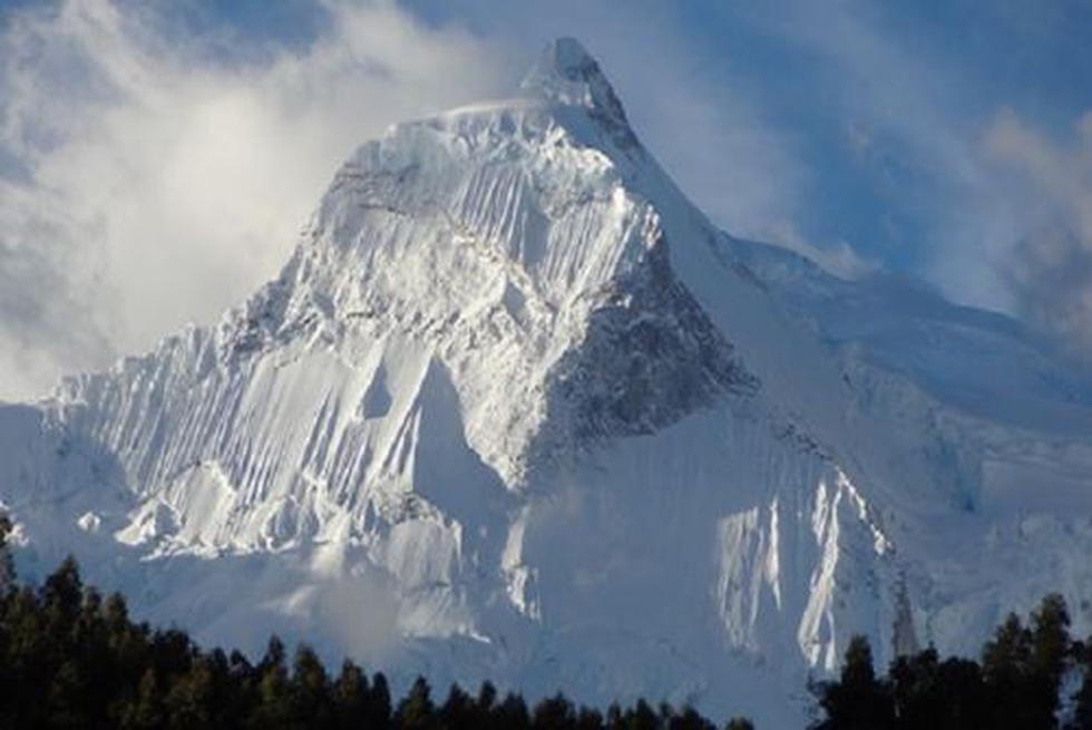 ¿Cuáles son las 4 montañas más altas y difíciles de escalar del Perú