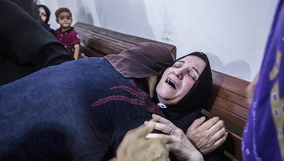 Ciudadanos gazatíes reaccionan a la pérdida de más de 30 personas en Gaza tras ataques de Israel. (Foto: EFE/EPA/HAITHAM IMAD)