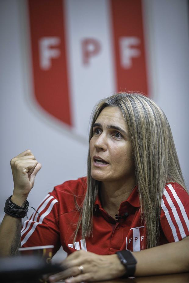 Lima fue la primera mujer en dirigir la selección mayor de Brasil. También entrenó al combinado ecuatoriano. (Foto: Joel Alonzo / GEC)