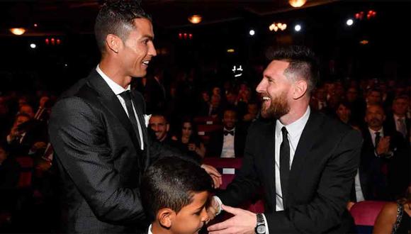 Lionel Messi y Cristiano Ronaldo son los principales candidatos para llevarse el Balón de Oro. El argentino tiene cinco de estos trofeos. El luso se encuentra abajo solo por uno. (Foto: AFP)